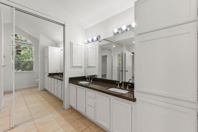 Building Photo - 15 Breezy Point Pl