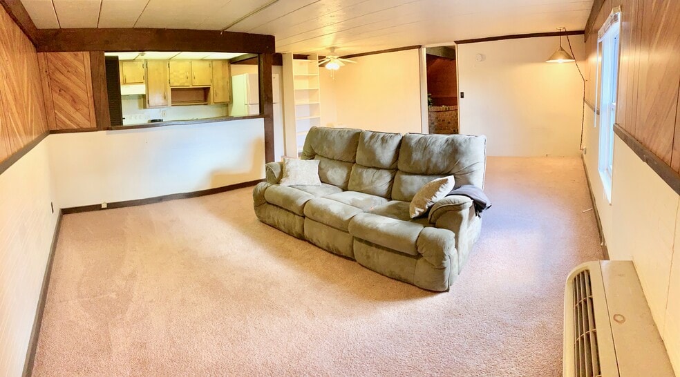 Building Photo - 2740 University Ave