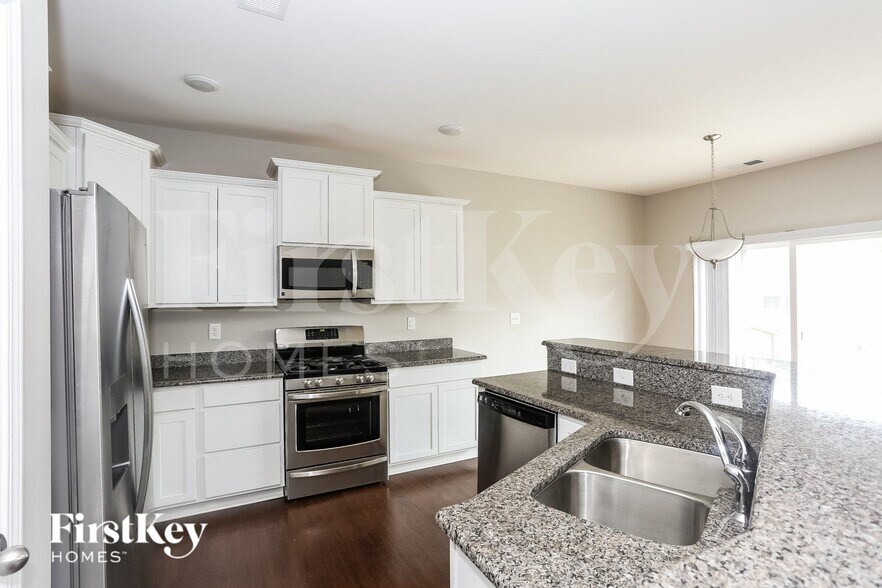 Building Photo - 106 Emperors Trl