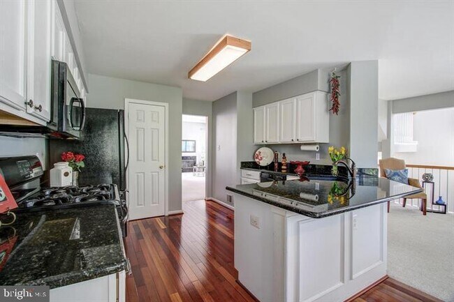 Building Photo - 46740 Graham Cove Square