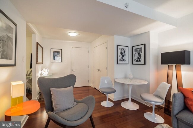 Building Photo - 219-29 S 18th St (Parc Rittenhouse)