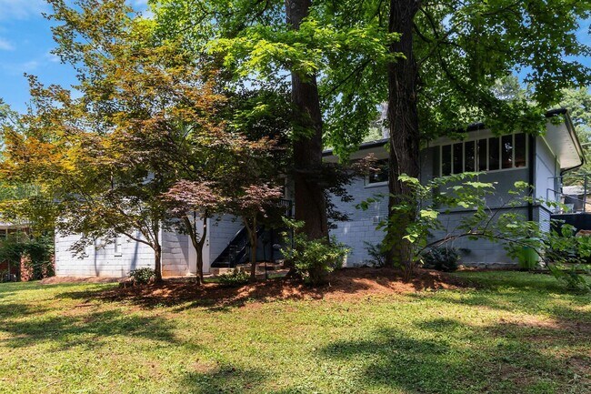 Building Photo - Charming 1950's Ranch w/ Modern Upgrades a...