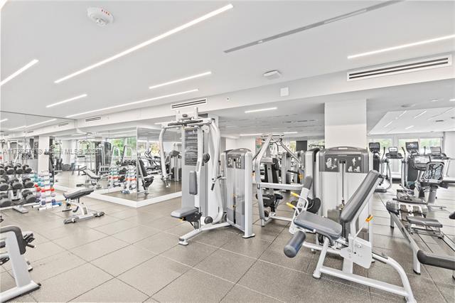 Building Photo - 1541 Brickell Ave