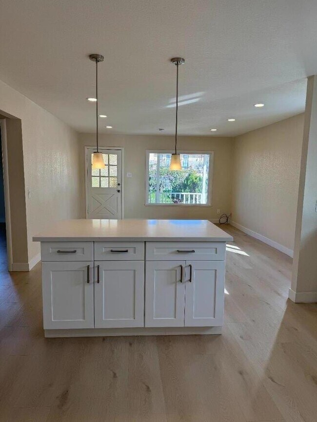 Building Photo - 277 Kirk Ave