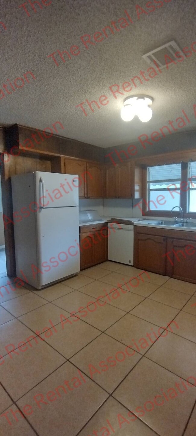 Building Photo - 204 Magnolia St