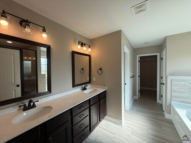 Building Photo - 313 Creek Ridge Dr