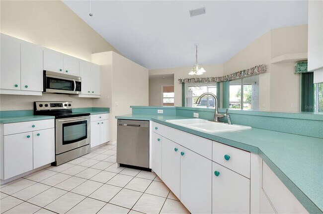Building Photo - 15140 Lyneburg Ave