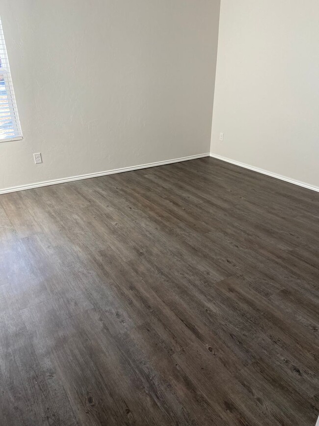 Building Photo - *Pre-leasing* Three Bedroom | Two Bath Dup...