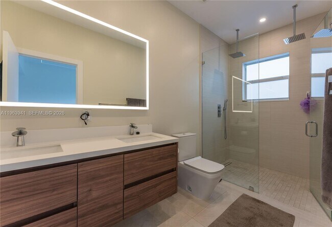 Building Photo - 4243 NW 112th Ct