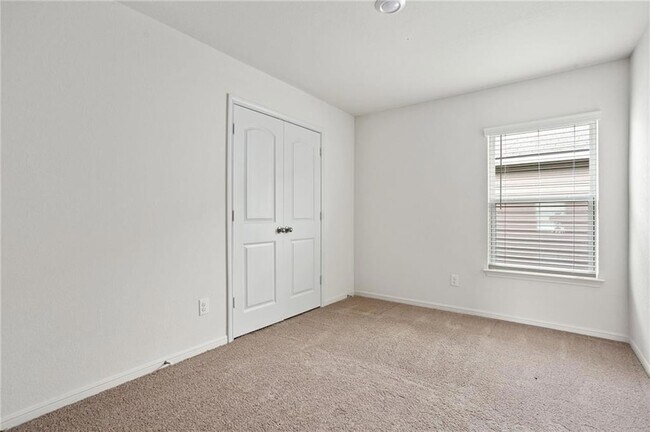 Building Photo - 201 Cres Park Dr