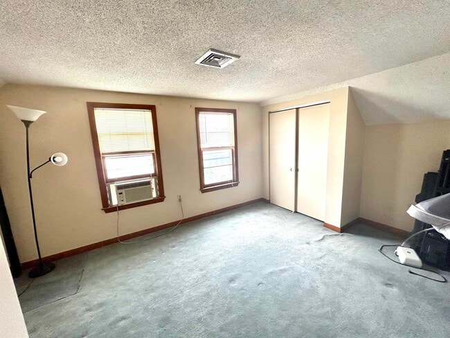 Building Photo - 147 Chestnut St