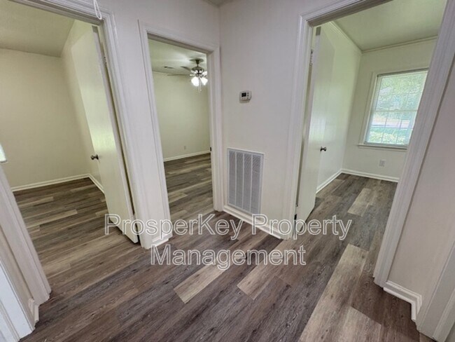 Building Photo - 5900 Frazier Dr