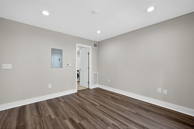 Building Photo - 935 La Posada Dr