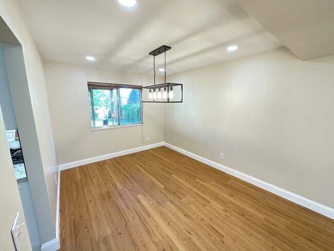 Building Photo - 4 Bedroom Home Available Near E Cheyenne M...