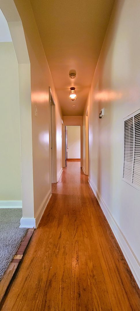 Building Photo - Brick ranch in Southside with large privat...