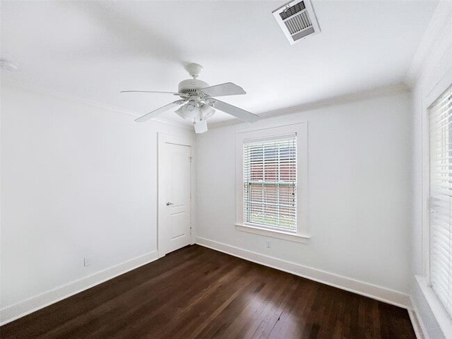 Building Photo - 2415 Durwood St