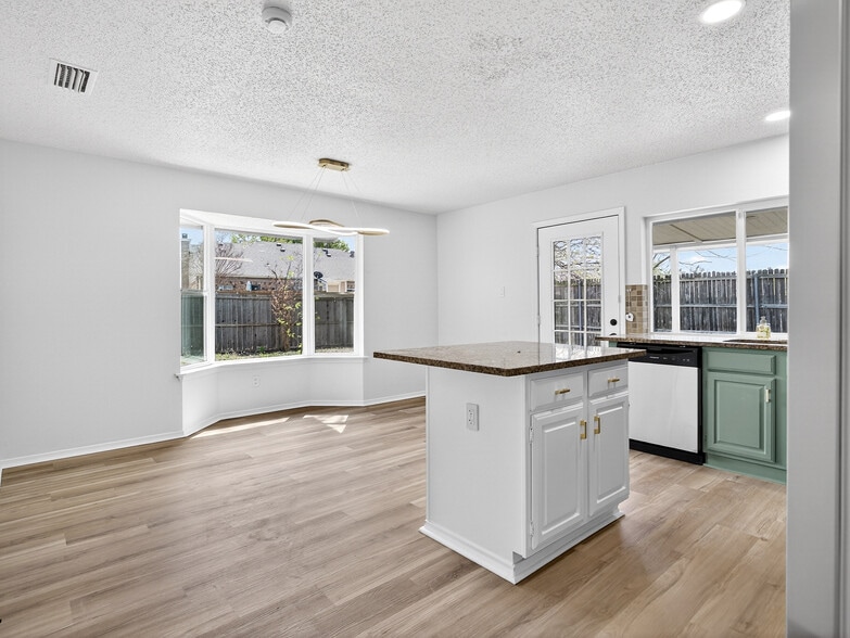 Building Photo - 3808 Glover Dr