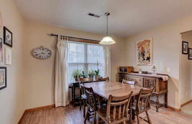 Building Photo - 1531 Lucas Dr