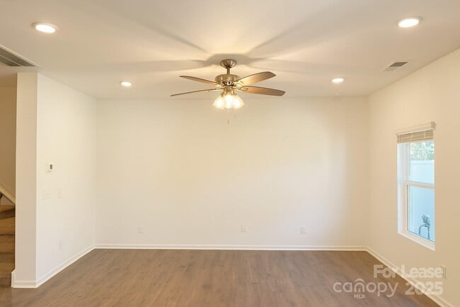 Building Photo - 2841 Yeager Dr NW