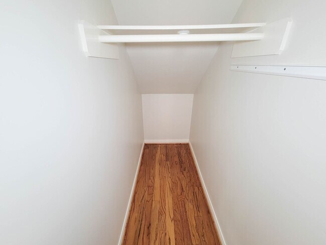 Building Photo - Beautiful Home with a Smart, Functional Floor Plan!