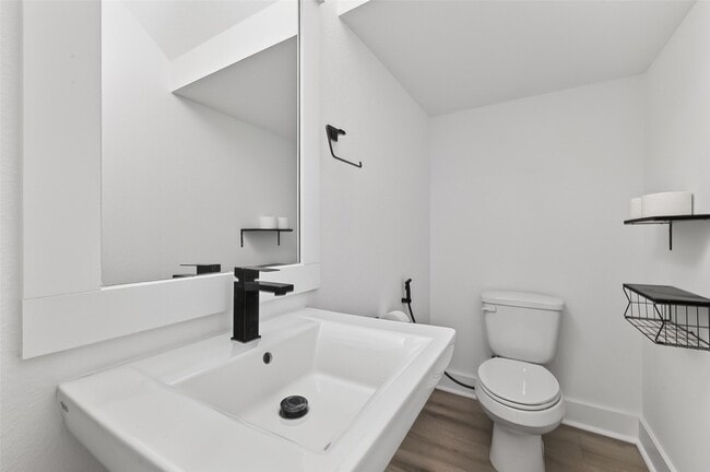 Building Photo - 314 Neyland St