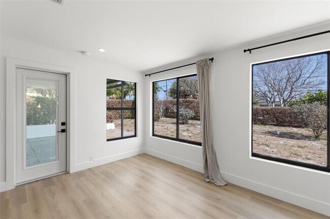 Building Photo - 312 41st Ave