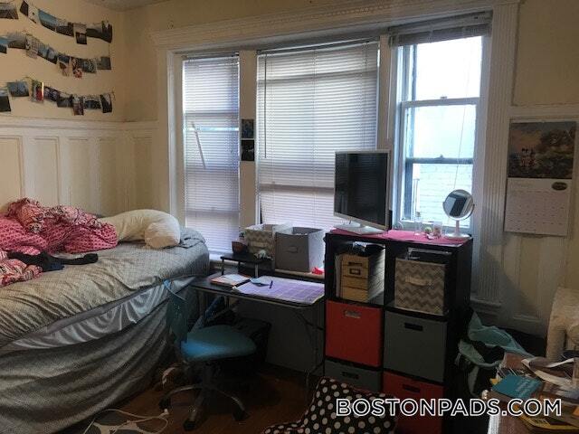 Building Photo - 447 Park Dr