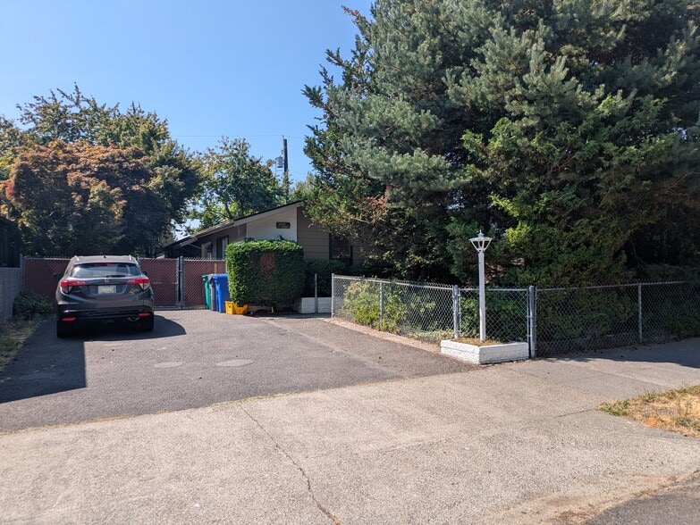 Building Photo - 4525 SE 30th Ave