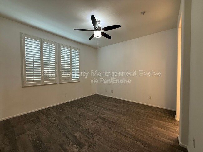 Building Photo - 2212 E Hidalgo Ave