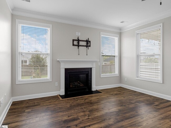 Building Photo - 211 Pollyanna Dr