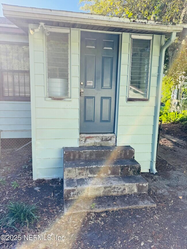 Building Photo - 8041 Oakwood St