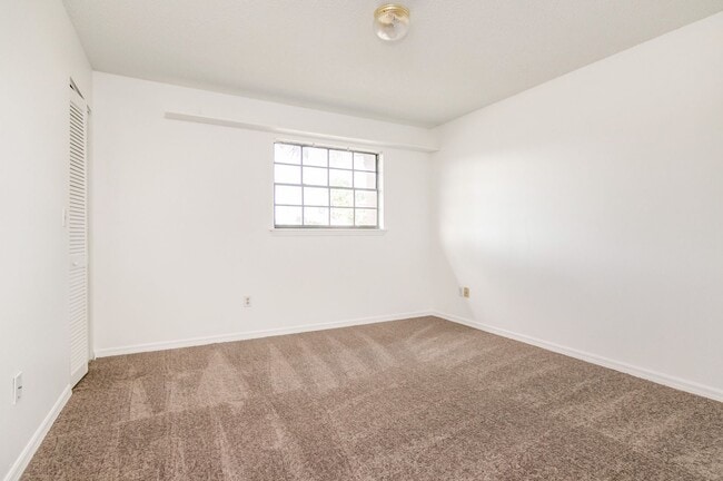 Building Photo - Lovely 2BR/1.5BA Townhome for rent Near La...