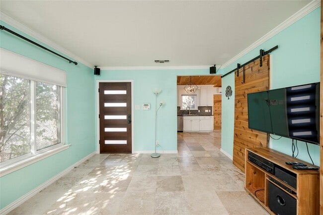 Building Photo - 2404 Barton Skyway