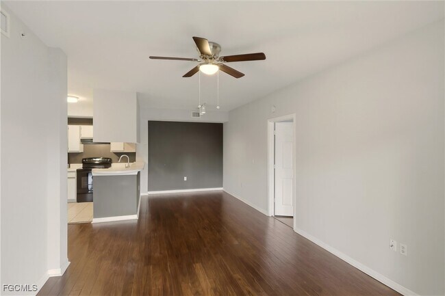 Building Photo - 6490 Aragon Way