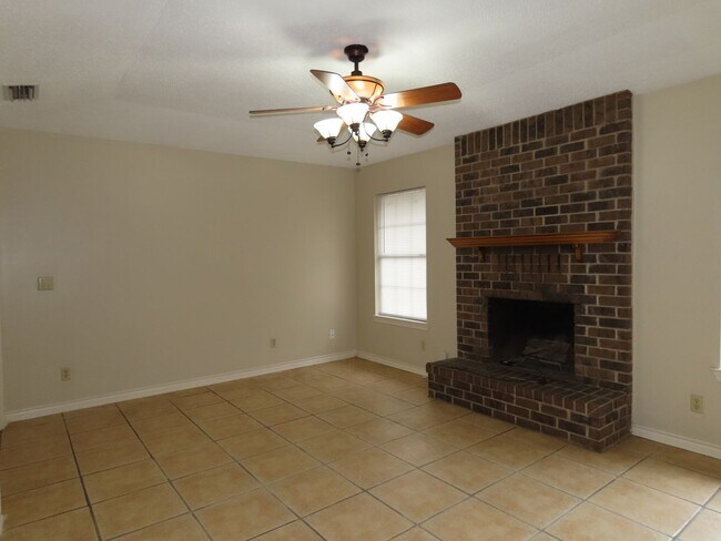 Building Photo - 808 Corey Dr