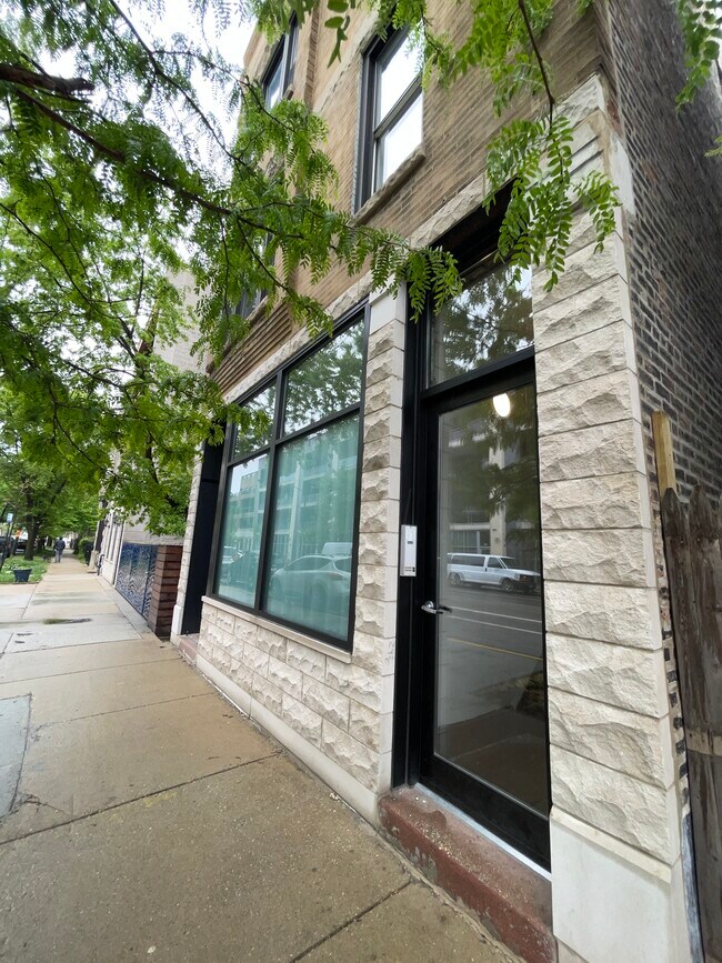 Primary Photo - 846 N California Ave