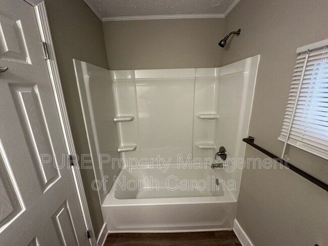 Building Photo - 204 Moore Dr