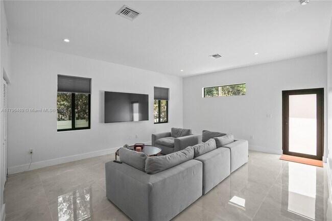 Building Photo - 808 NW 5th Terrace