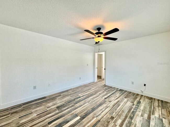 Building Photo - 2384 Creek Ct