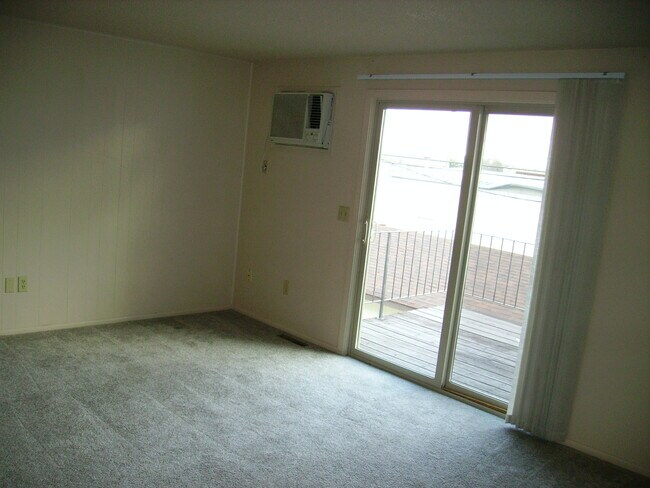 Building Photo - 1422 Lynn Ave