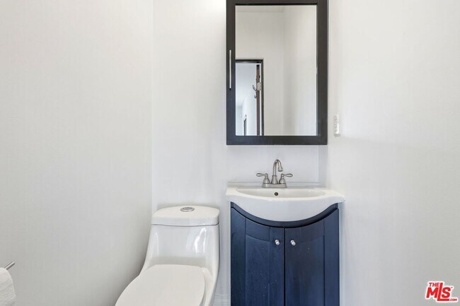 Building Photo - 5995 Saturn St