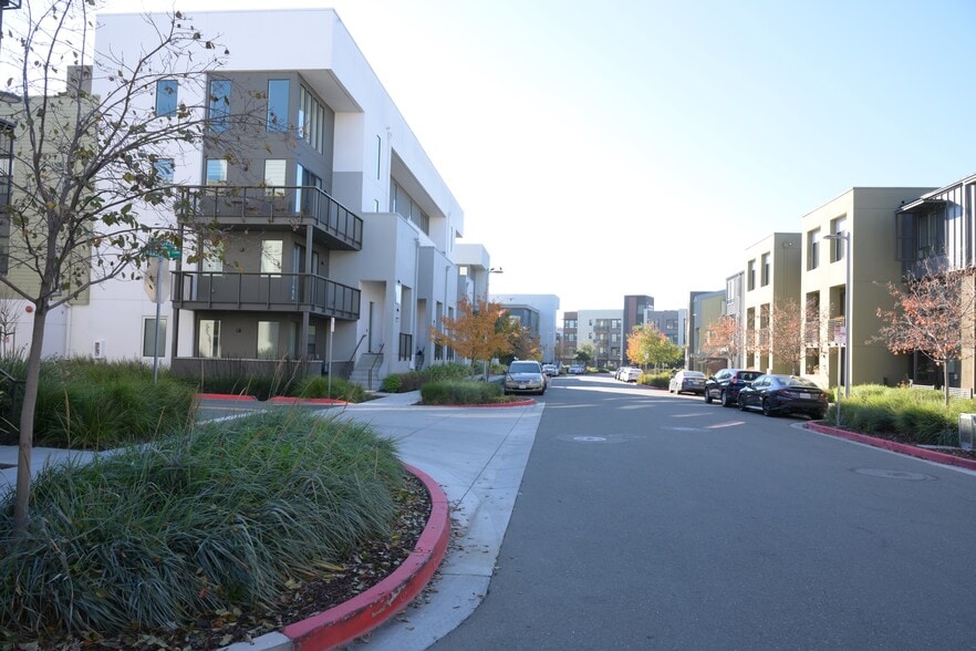 Building Photo - 45139 Challenge Cmn