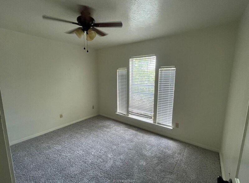 Primary Photo - 1405 Summit St