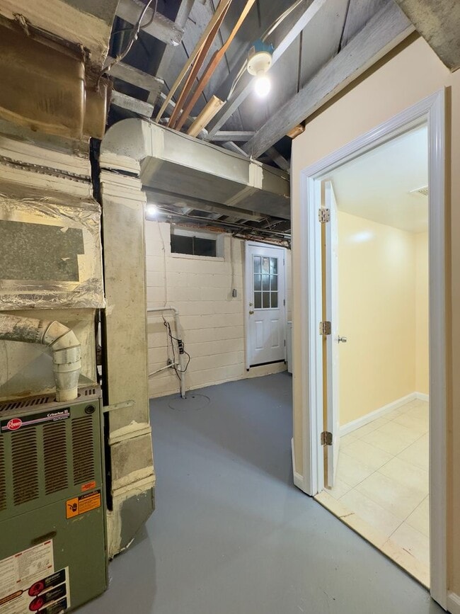 Building Photo - Charming 3 Bedroom/2 Bathroom Townhome in Violetville MD!