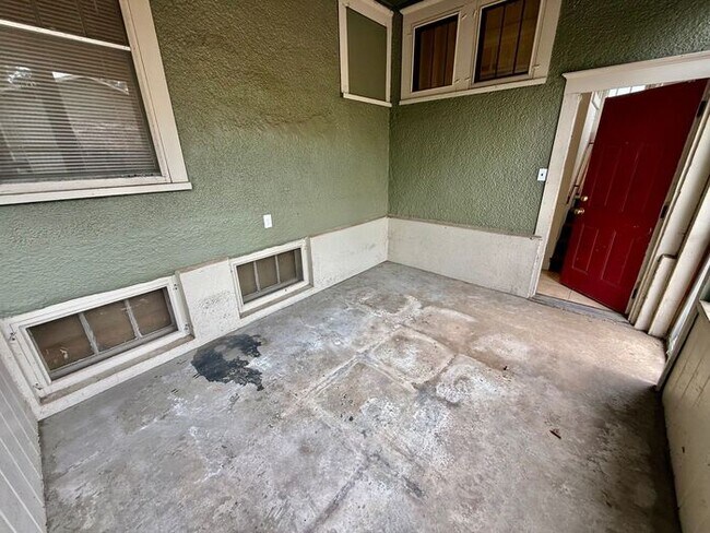 Building Photo - 1/2 Off First Months Rent! 3 Bed + 2 bonus rooms in basement, 2 Bath Home NEAR CSU! Flexible leas...