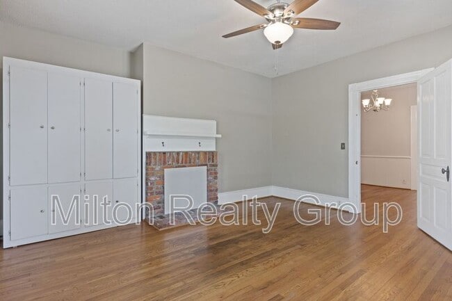 Building Photo - 106 W Ivey St