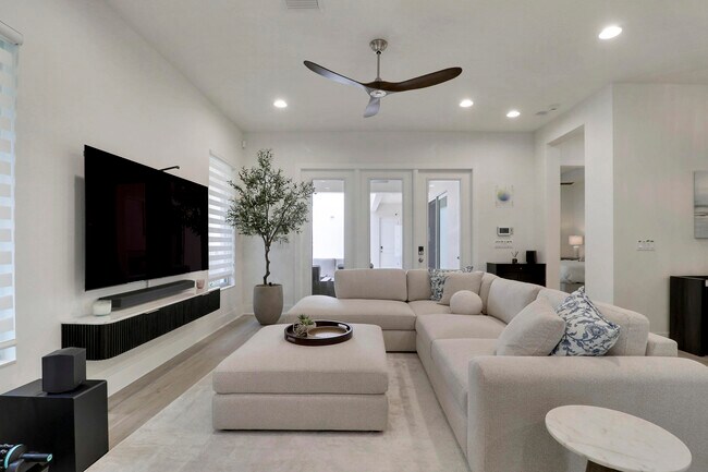 Building Photo - 5029 Grandiflora Rd