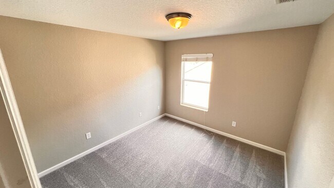 Building Photo - Spacious 4-Bedroom Home in HOA Community with Fantastic Amenities!