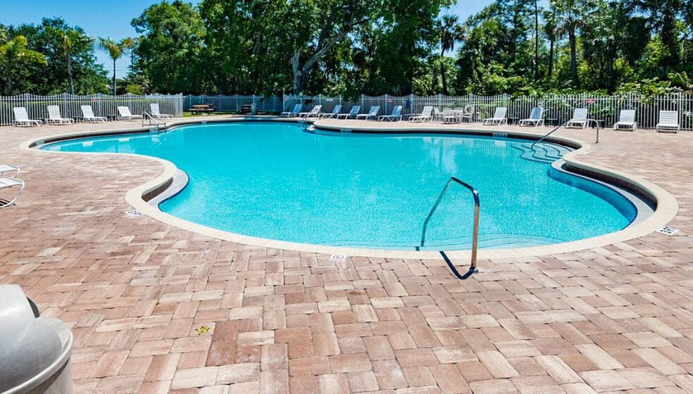Community pool - 2571 Ventura Cir