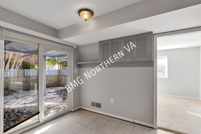 Building Photo - 5207 Gainsborough Dr
